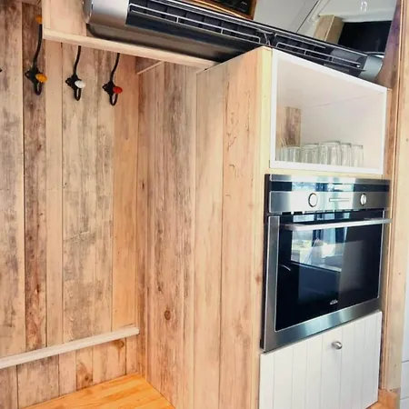 Сasa de vacaciones Luxury Tiny House With Sauna In *