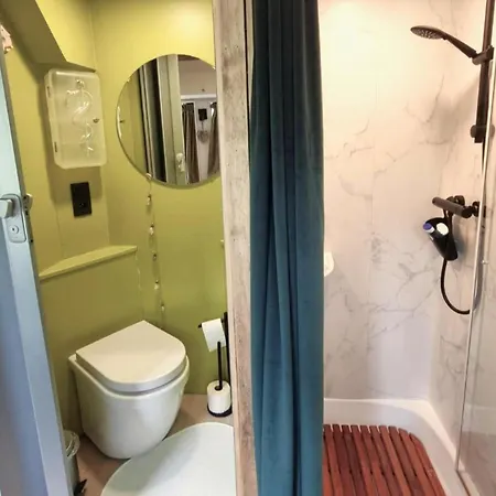 Luxury Tiny House With Sauna In بيت للعطل